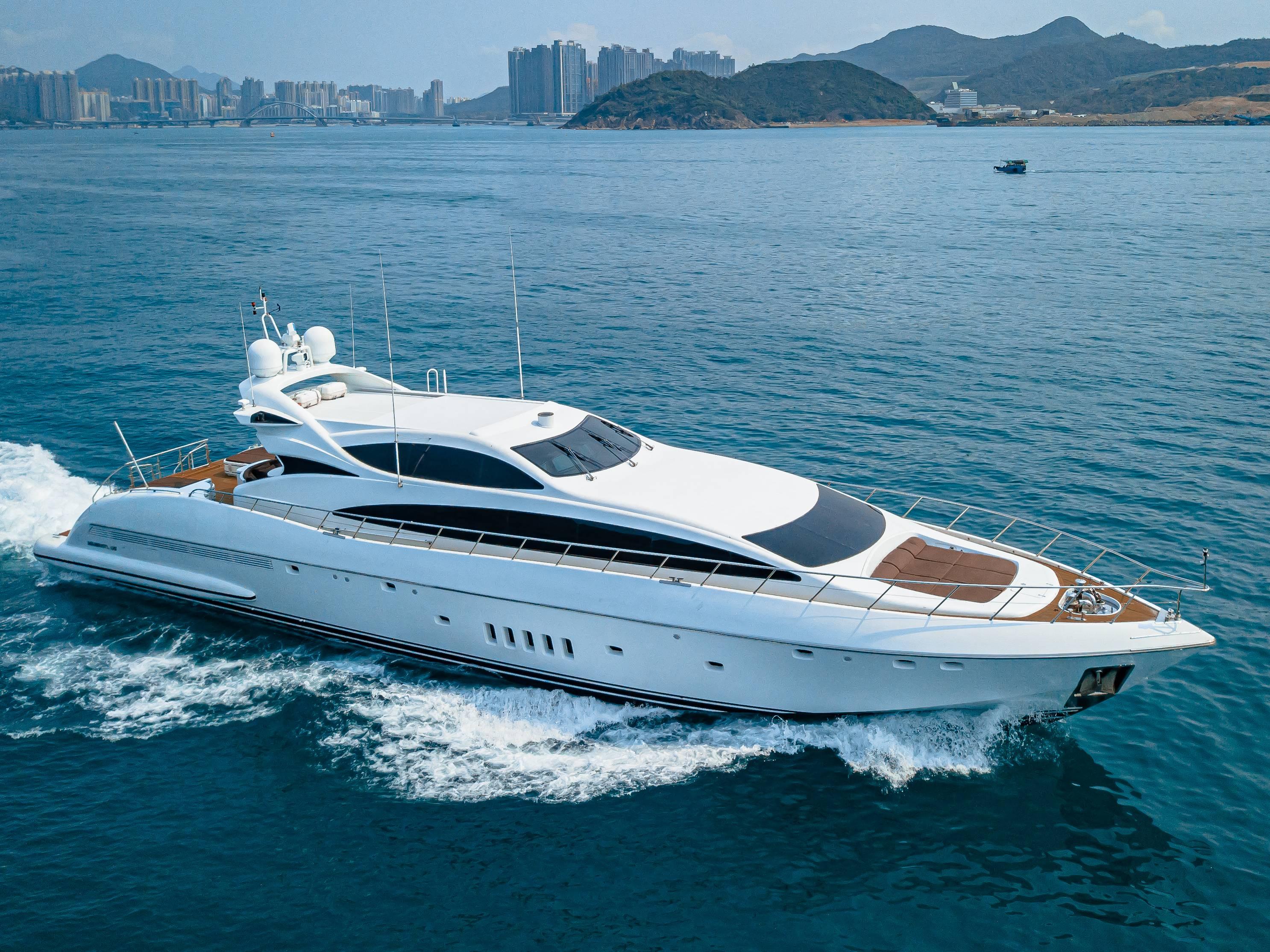 mangusta 65 yacht