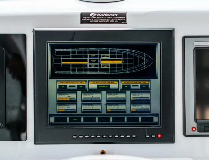  Yacht Photos Pics 2011 Hatteras 80 Motor Yacht - Image 30