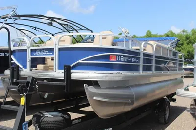 Sun Tracker Fishin' Barge 20 DLX