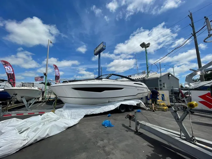 850 Voyager Yacht Photos Pics 