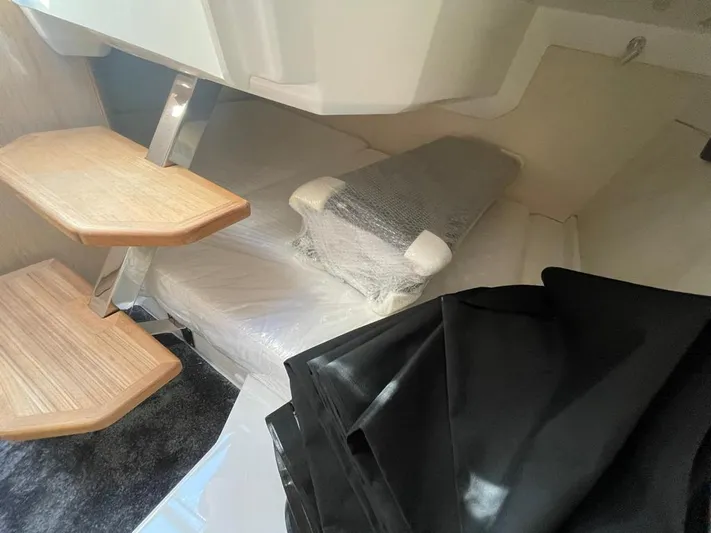 850 Voyager Yacht Photos Pics 