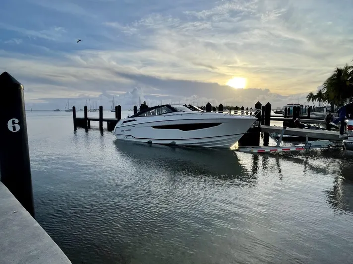 850 Voyager Yacht Photos Pics 