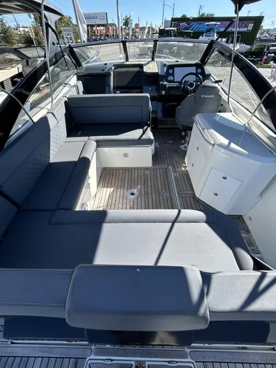 850 Voyager Yacht Photos Pics 