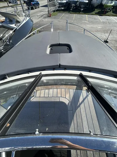 850 Voyager Yacht Photos Pics 