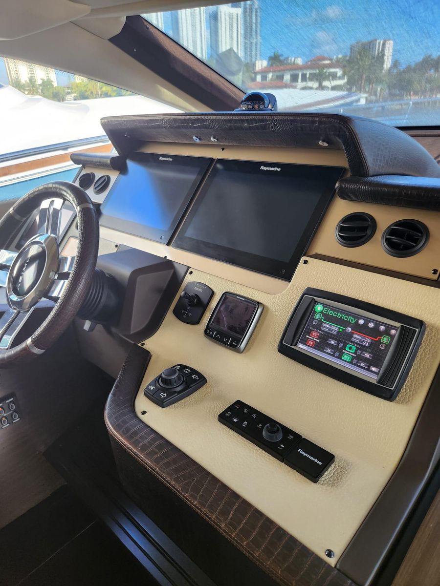 2014 Azimut 70 