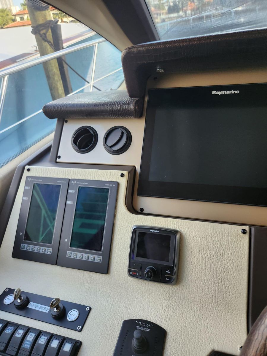 2014 Azimut 70 