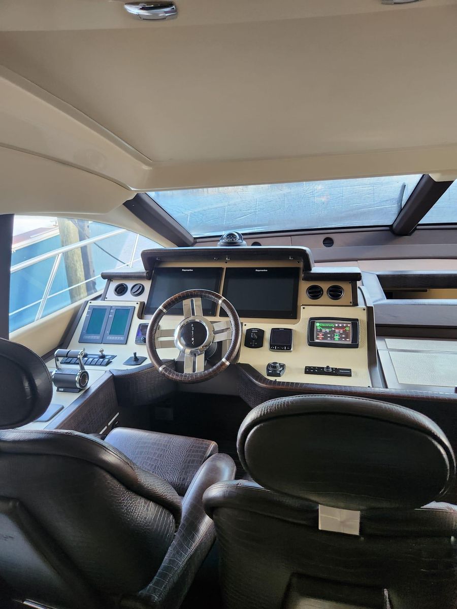 2014 Azimut 70 