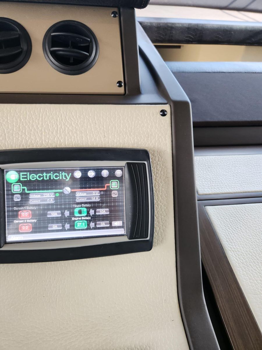 2014 Azimut 70 