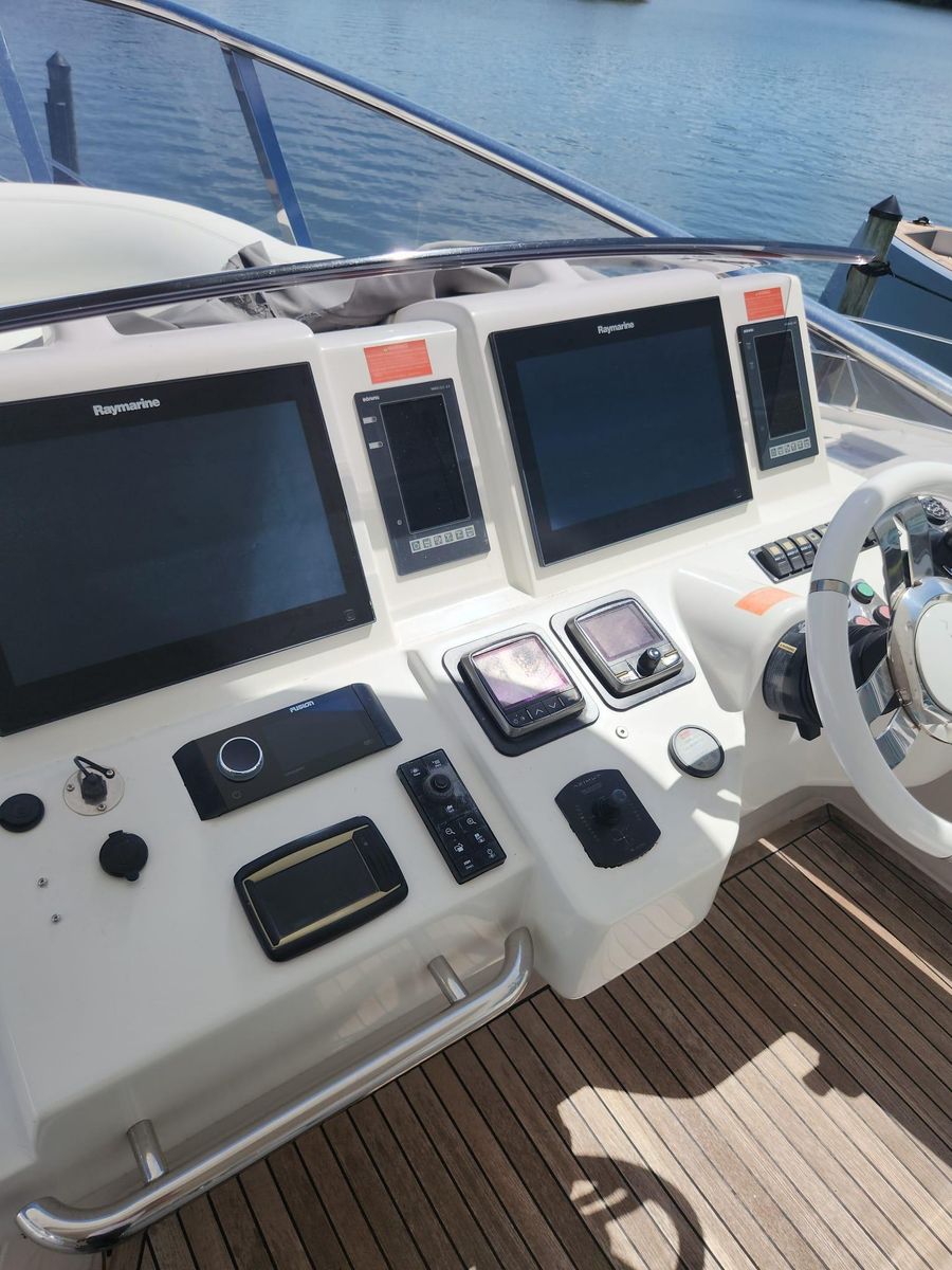 2014 Azimut 70 