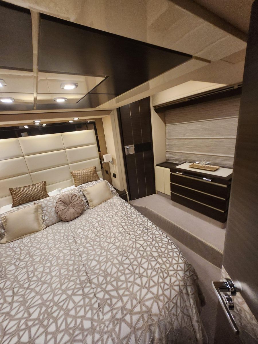 2014 Azimut 70 