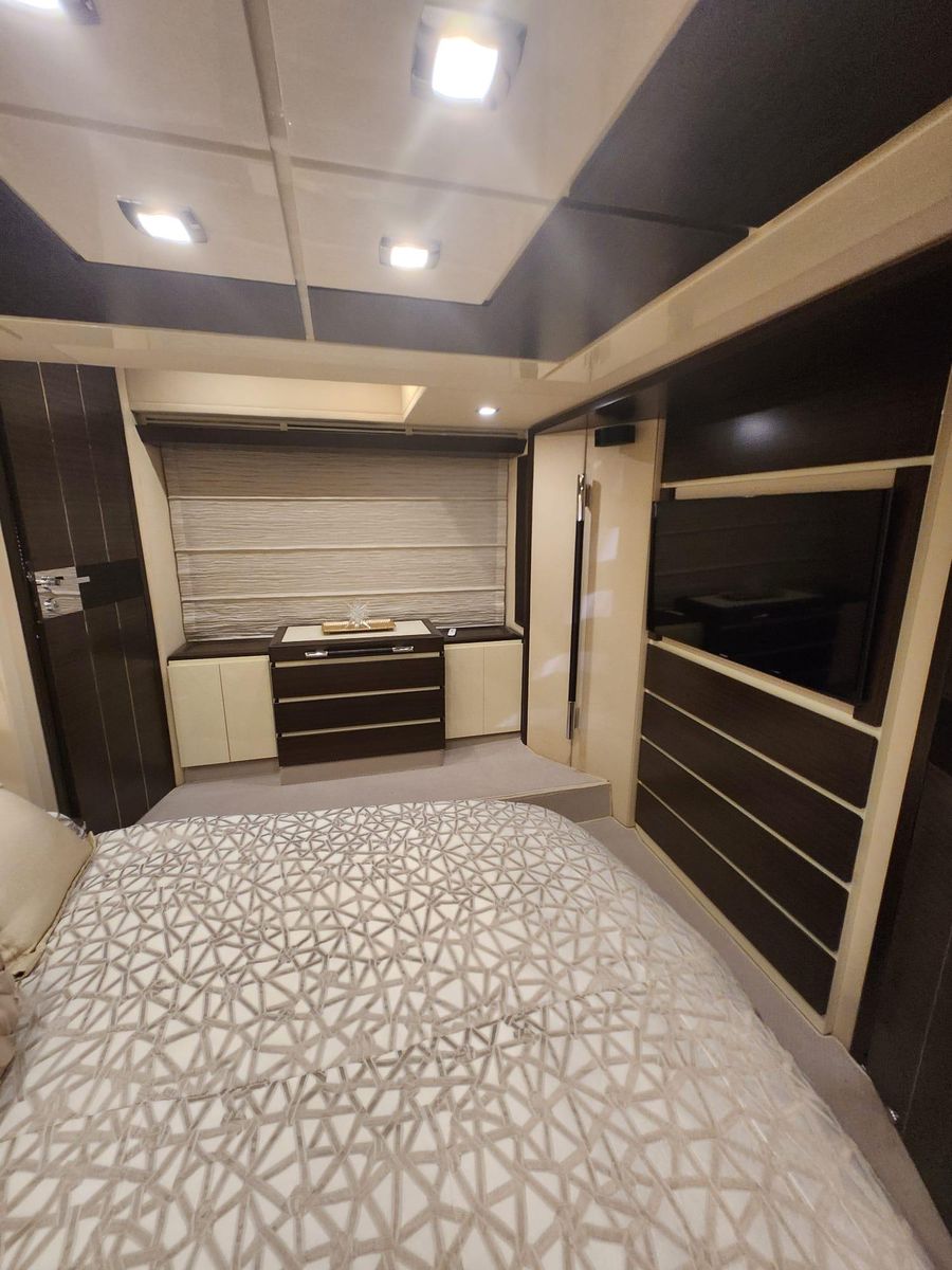 2014 Azimut 70 