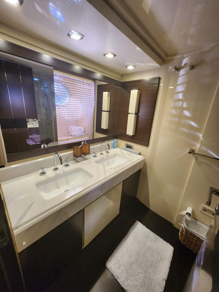 2014 Azimut 70 