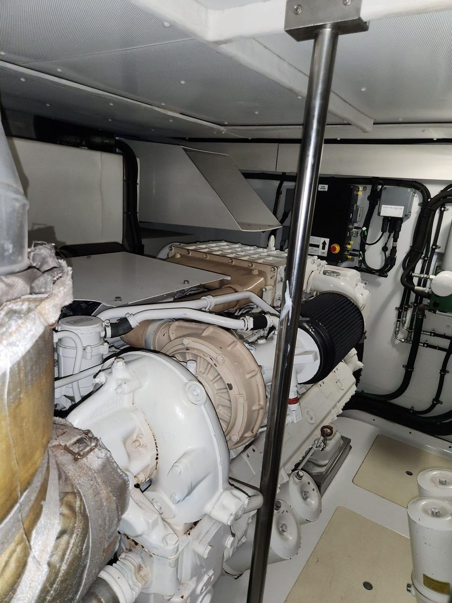 2014 Azimut 70 