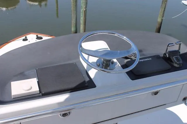 M.a.c. Daddy Yacht Photos Pics Upper helm