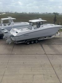 Twin Vee 340 Center Console GFX