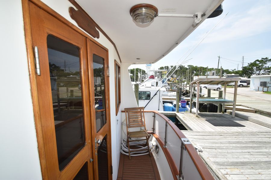 1989 Marine Trader Widebody Trawler Motor Yacht