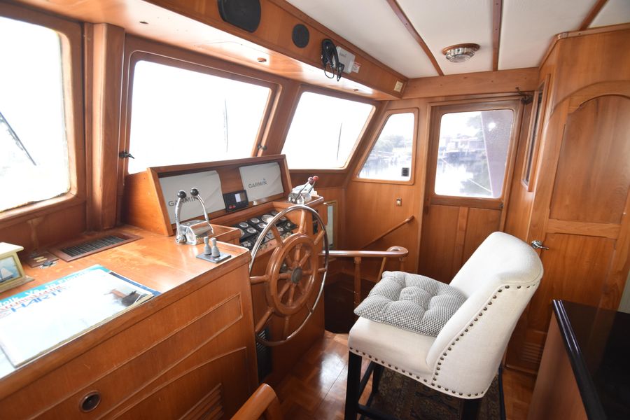 1989 Marine Trader Widebody Trawler Motor Yacht