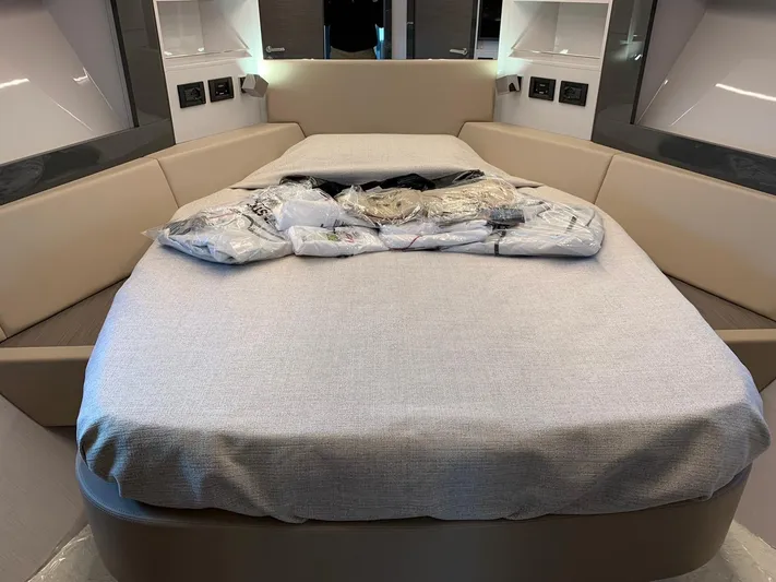  Yacht Photos Pics Pershing 5X 2021-19-2021-11-04 at 19.59.43.jpeg