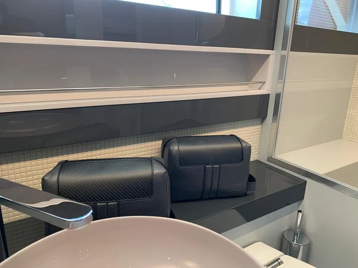  Yacht Photos Pics Pershing 5X 2021-12-2021-11-04 at 19.59.41.jpeg