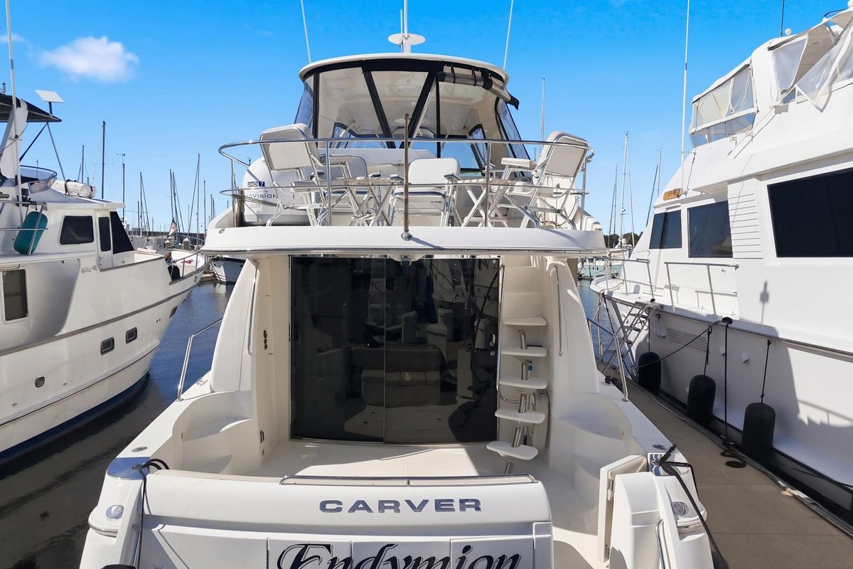 2006 Carver 56 