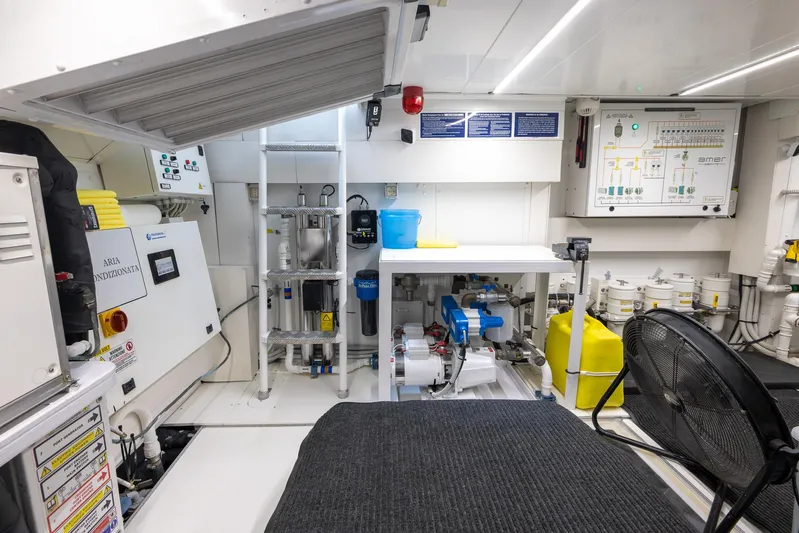 Sea Metri V Yacht Photos Pics 