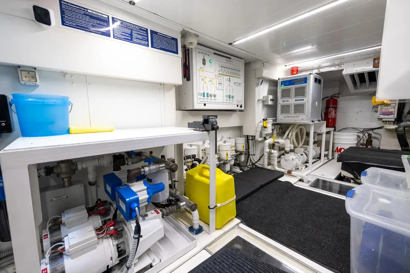 Sea Metri V Yacht Photos Pics 