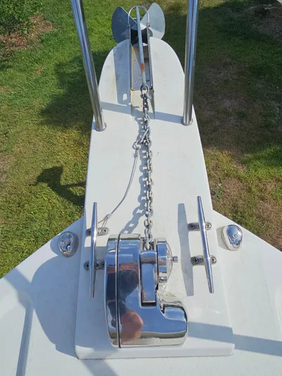  Yacht Photos Pics Bow of 2017 Parker 2820 XLD Sport Cabin with anchor and chain.