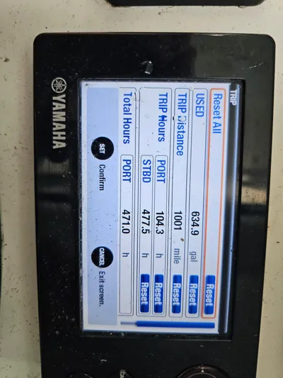  Yacht Photos Pics Yamaha display showing trip data for Parker 2820 XLD Sport Cabin, 2017 model.