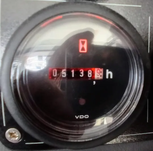 Sail La Vie Yacht Photos Pics Hour meter reading 5138.9 hours on a 2019 Leopard 45.