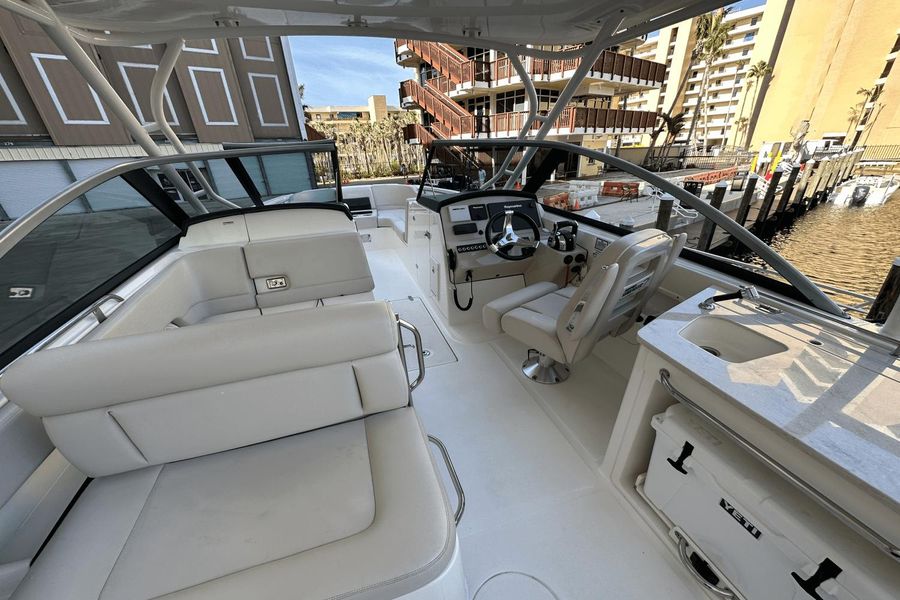2018 Boston Whaler 270 Vantage