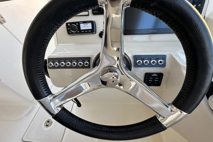 2018 Boston Whaler 270 Vantage