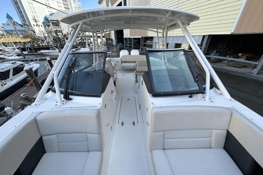 2018 Boston Whaler 270 Vantage