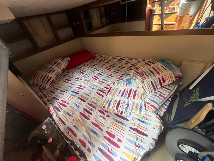 Sweet Emily II Yacht Photos Pics Cozy cabin interior of 2015 Sea Ray 350 Sundancer with colorful bedding.