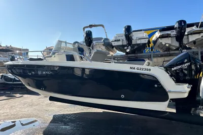 2021 Invictus 240 CX