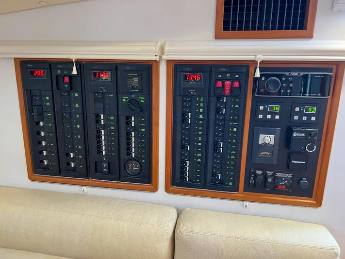 Highlander Yacht Photos Pics 