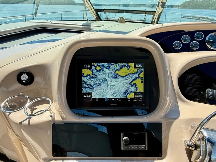  Yacht Photos Pics 1999 SEA RAY 380 SUNDANCER - Image 17