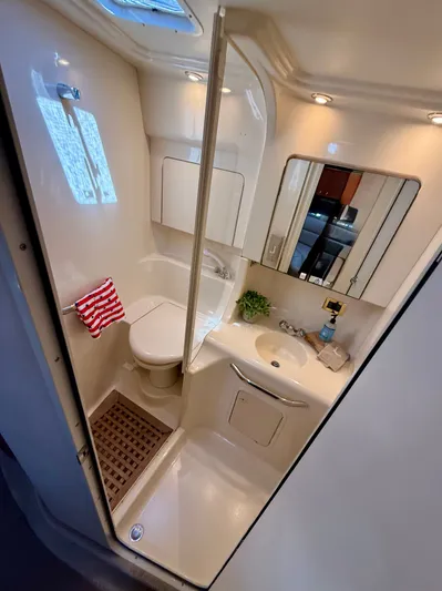  Yacht Photos Pics 1999 SEA RAY 380 SUNDANCER - Image 30