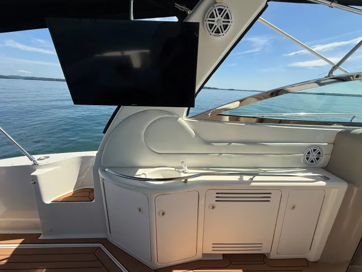  Yacht Photos Pics 1999 SEA RAY 380 SUNDANCER - Image 24