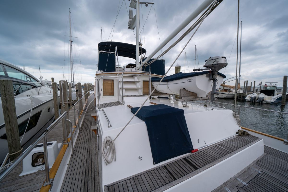 2001 Grand Banks 42 