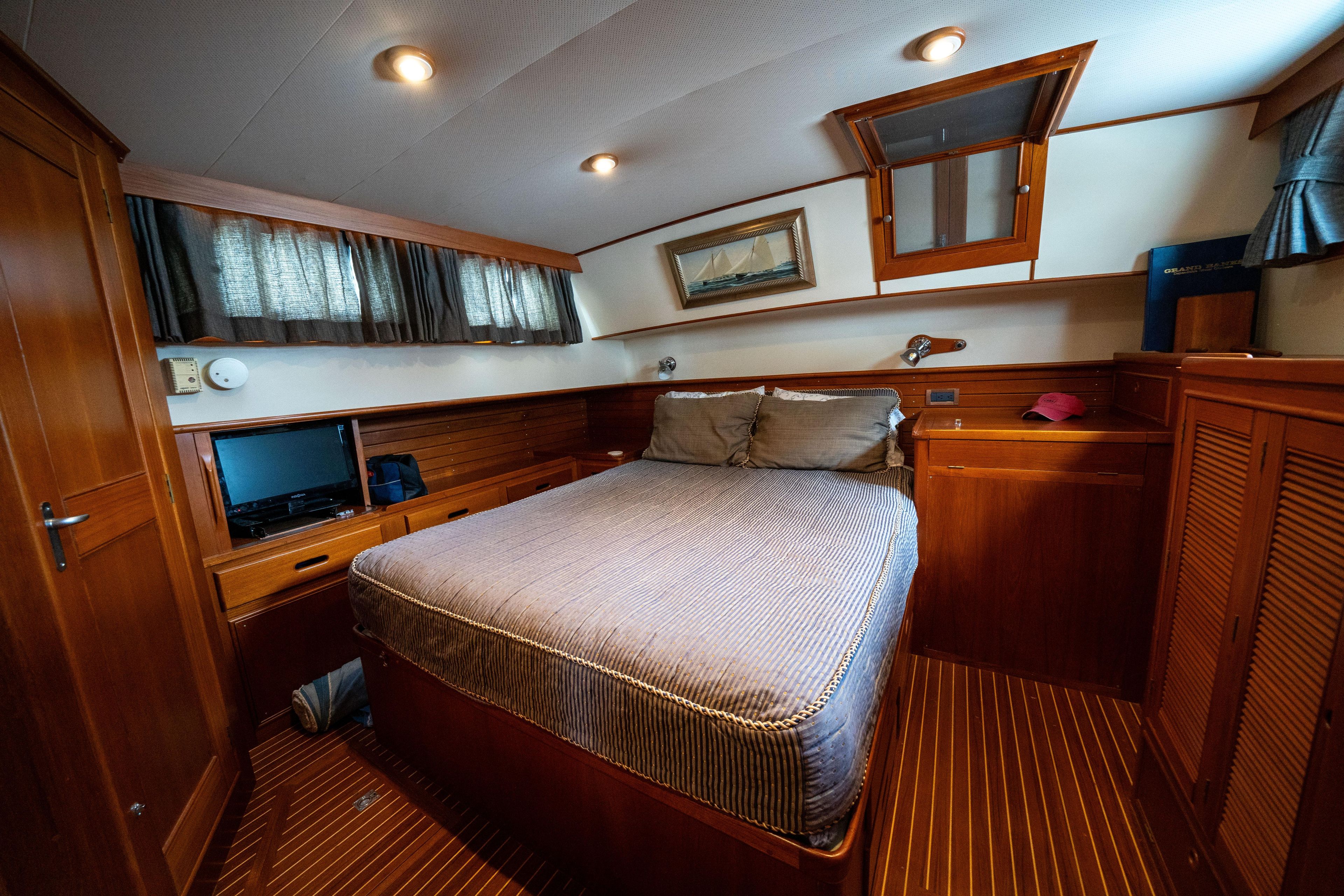 2001 Grand Banks 42 