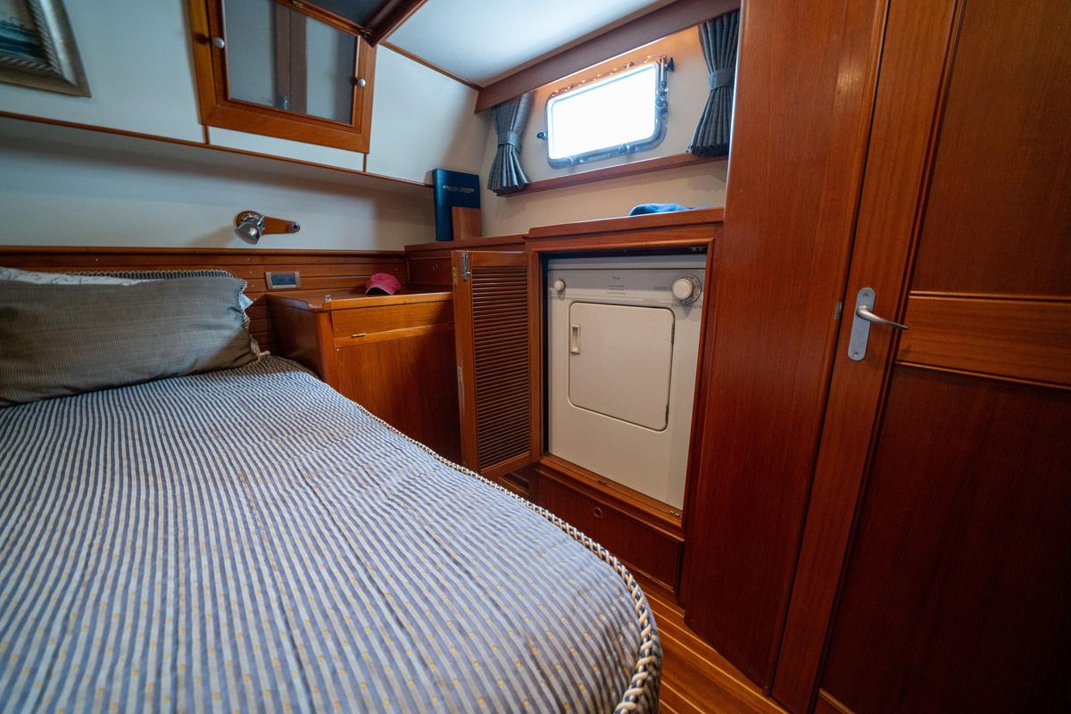 2001 Grand Banks 42 