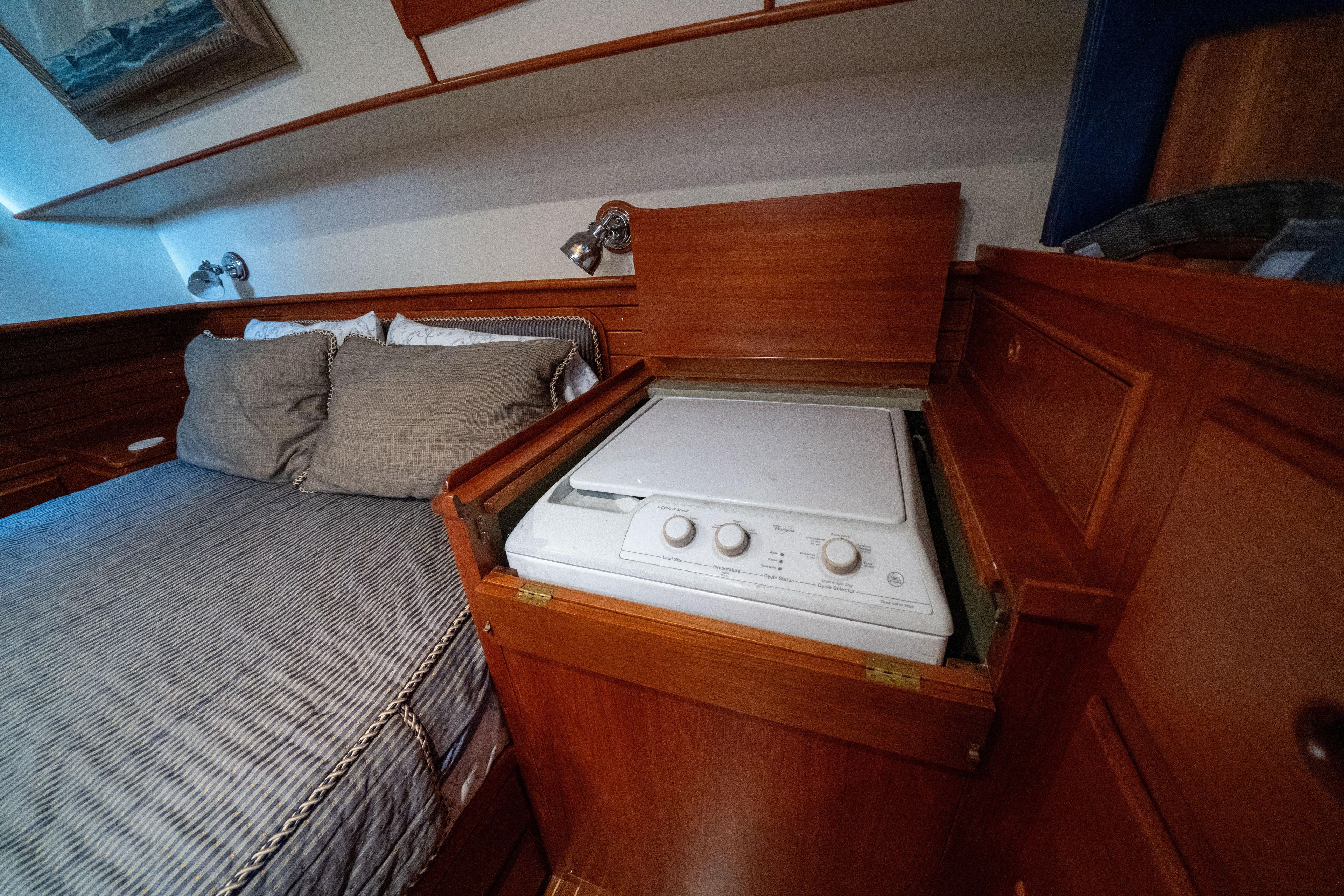 2001 Grand Banks 42 