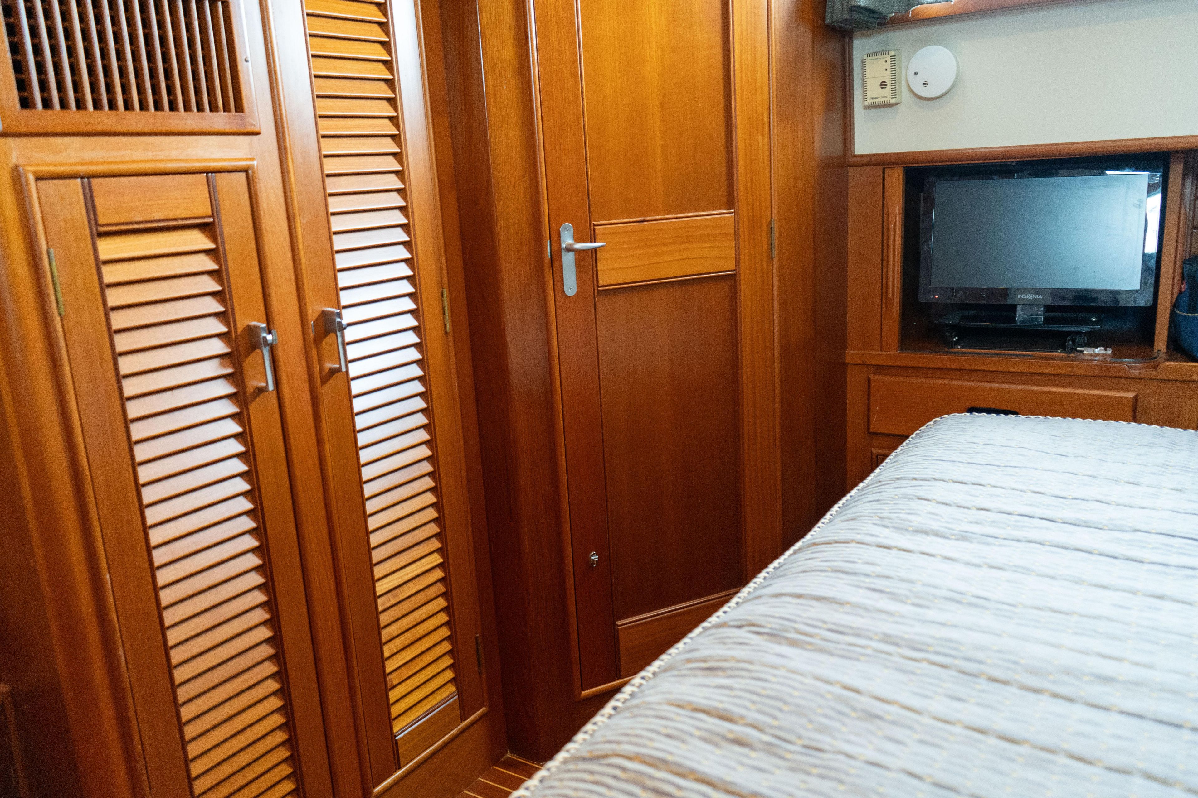 2001 Grand Banks 42 