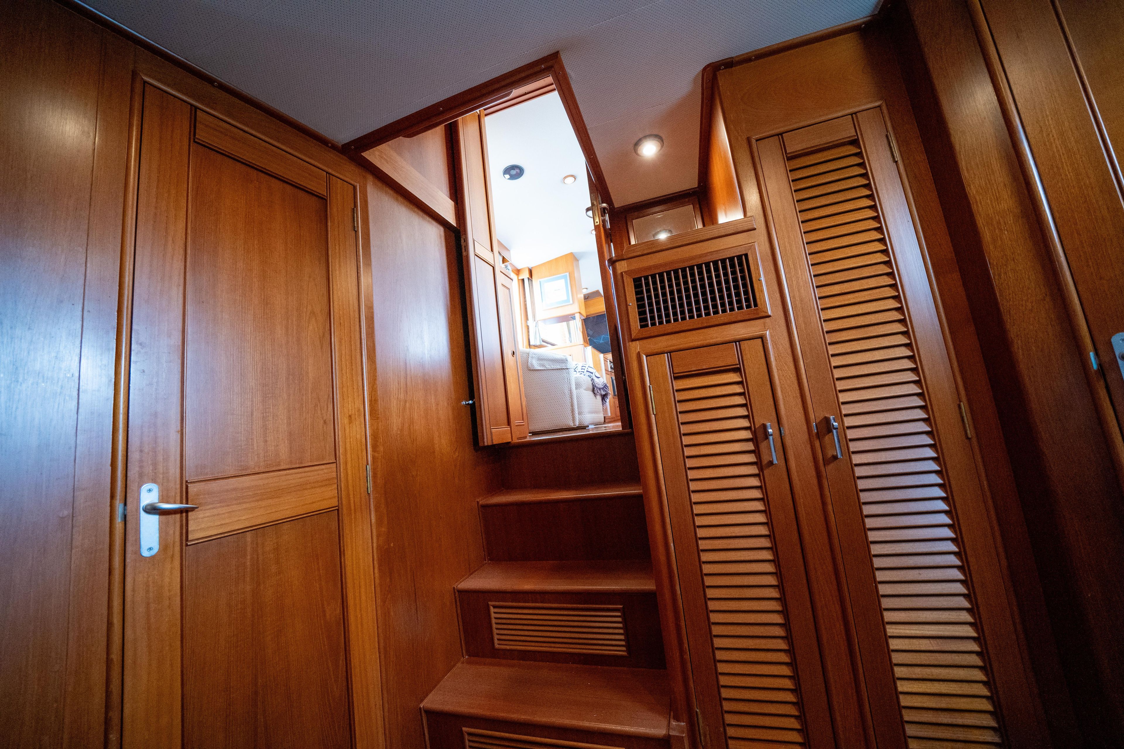 2001 Grand Banks 42 