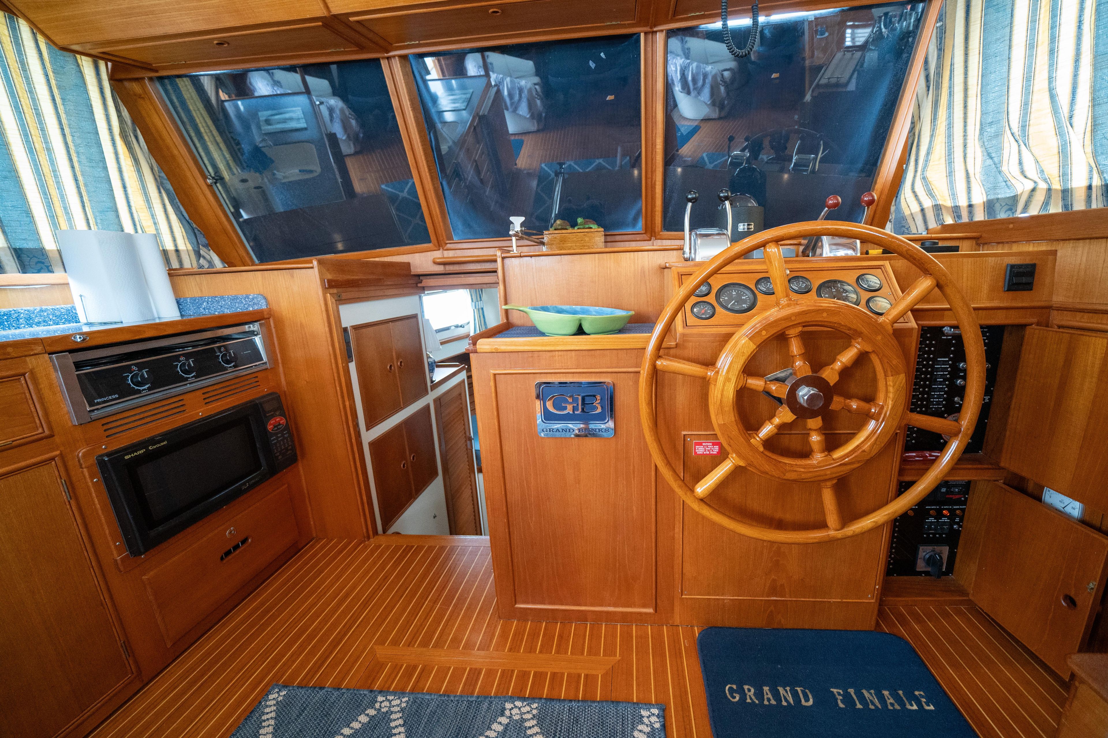 2001 Grand Banks 42 