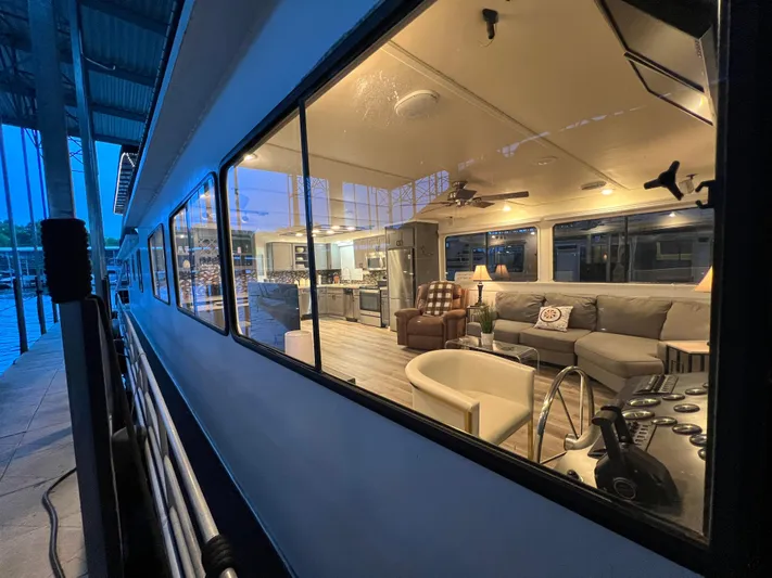 The Elegant Lady Yacht Photos Pics 