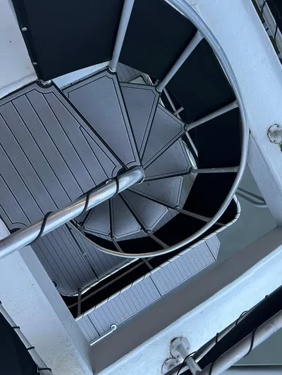 The Elegant Lady Yacht Photos Pics 