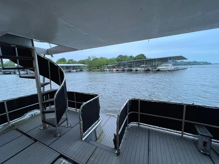 The Elegant Lady Yacht Photos Pics 