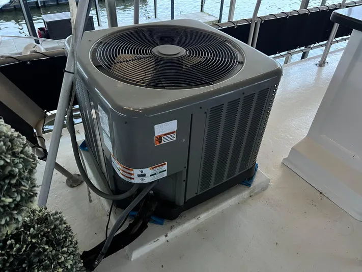 The Elegant Lady Yacht Photos Pics 