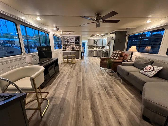 The Elegant Lady Yacht Photos Pics 